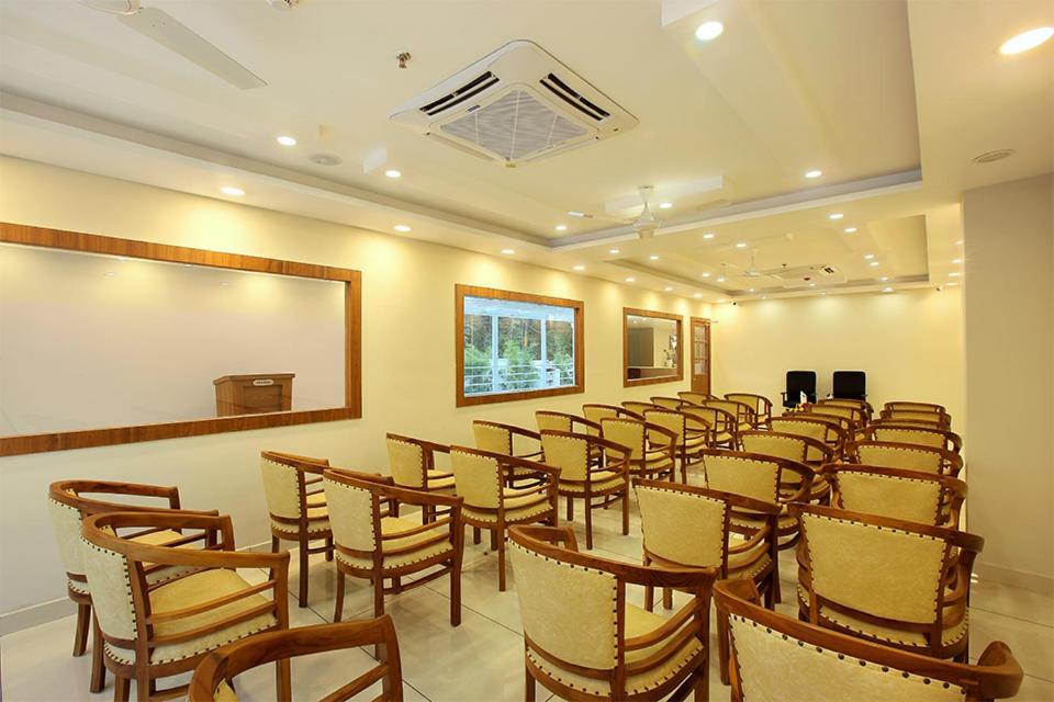 Lumbini Supreme Hotel Thrissur Kültér fotó