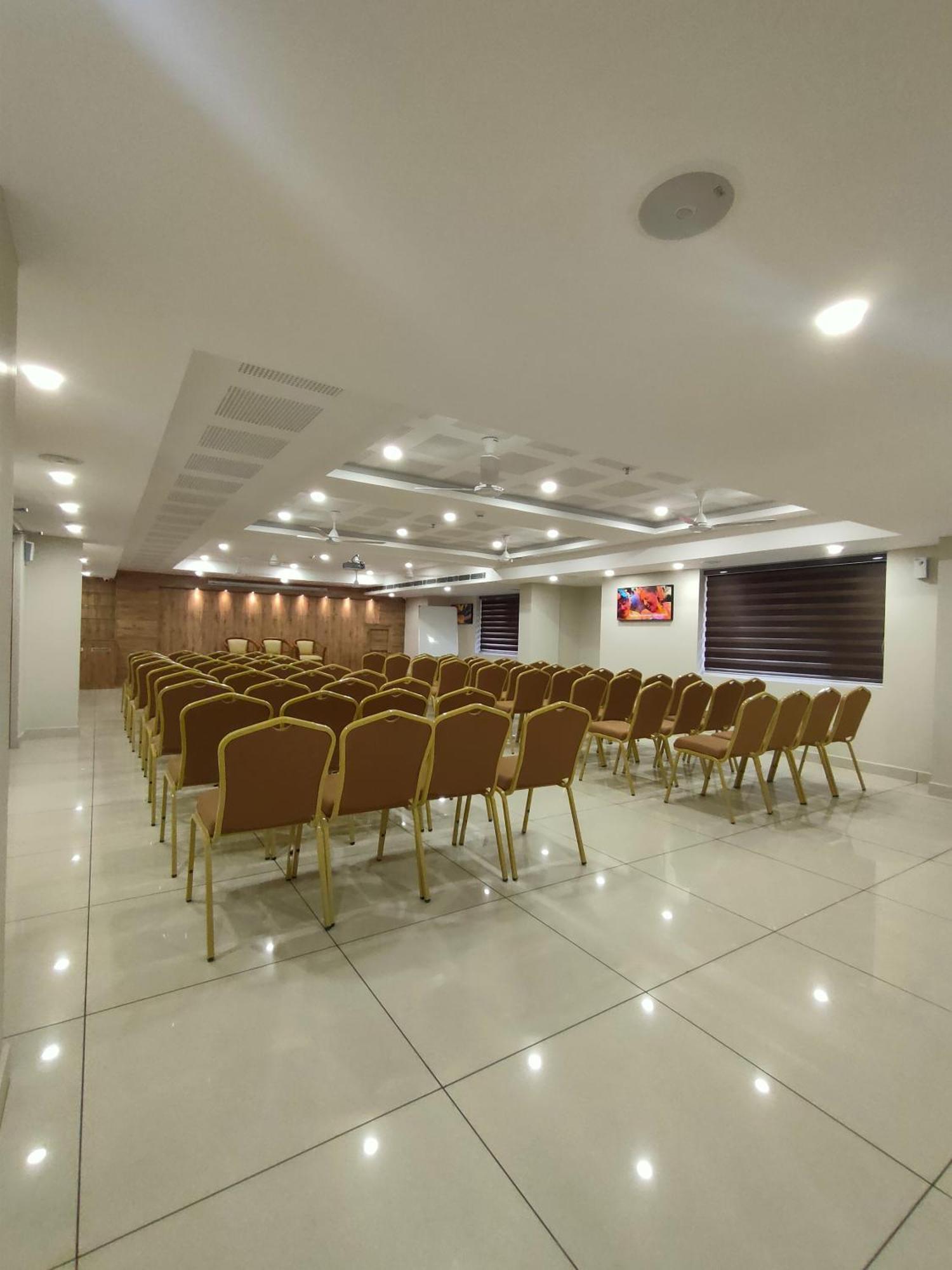 Lumbini Supreme Hotel Thrissur Kültér fotó