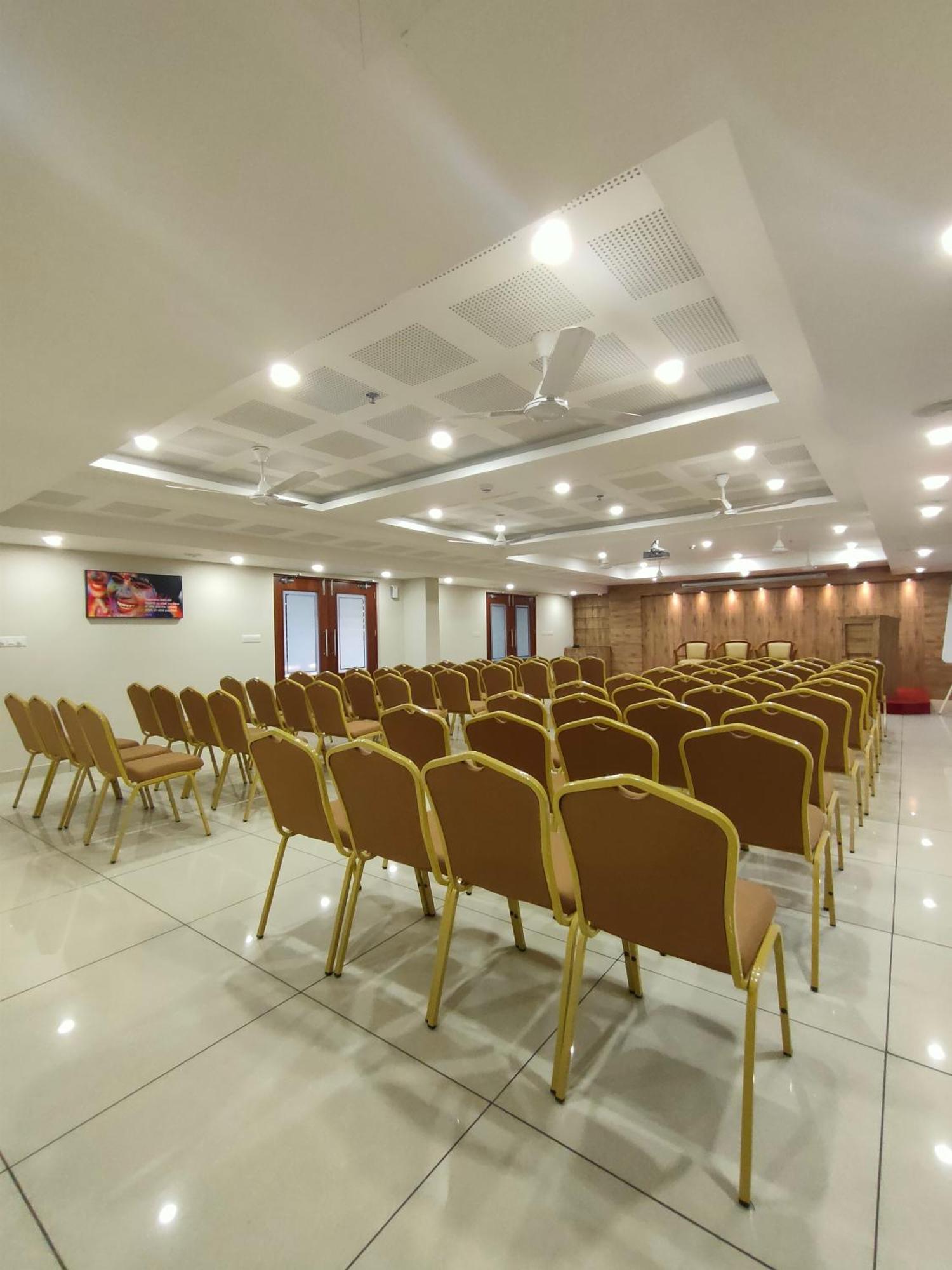 Lumbini Supreme Hotel Thrissur Kültér fotó